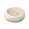 Trinket χειροποίητο microcement jewelry bowl από λευκό και γκρι μικροτσιμέντο με πάτο ρητίνης και μεταλλικά στοιχεία