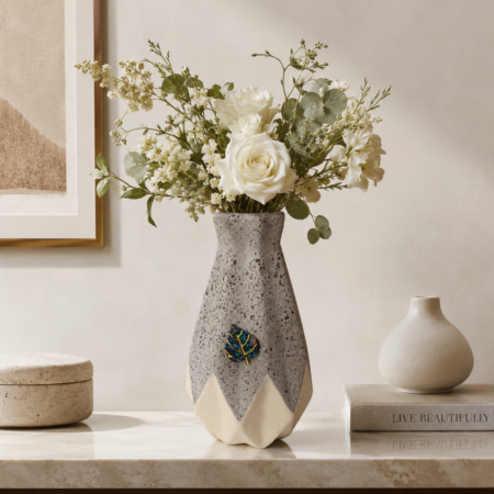 Graythorn terrazzo βάζο σκυροδέματος με λουλούδια σε minimal lifestyle περιβάλλον