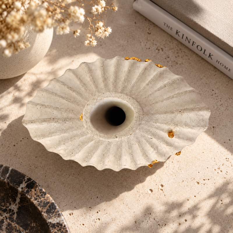 Nerea χειροποίητο βάζο σε organic modern lifestyle σύνθεση