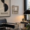 FRAGMENT τσιμεντένιο κάδρο σε Bauhaus εσωτερικό χώρο